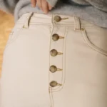 Thumbnail for Jean Sézane Le Crop taille 40 beige à boutons marrons