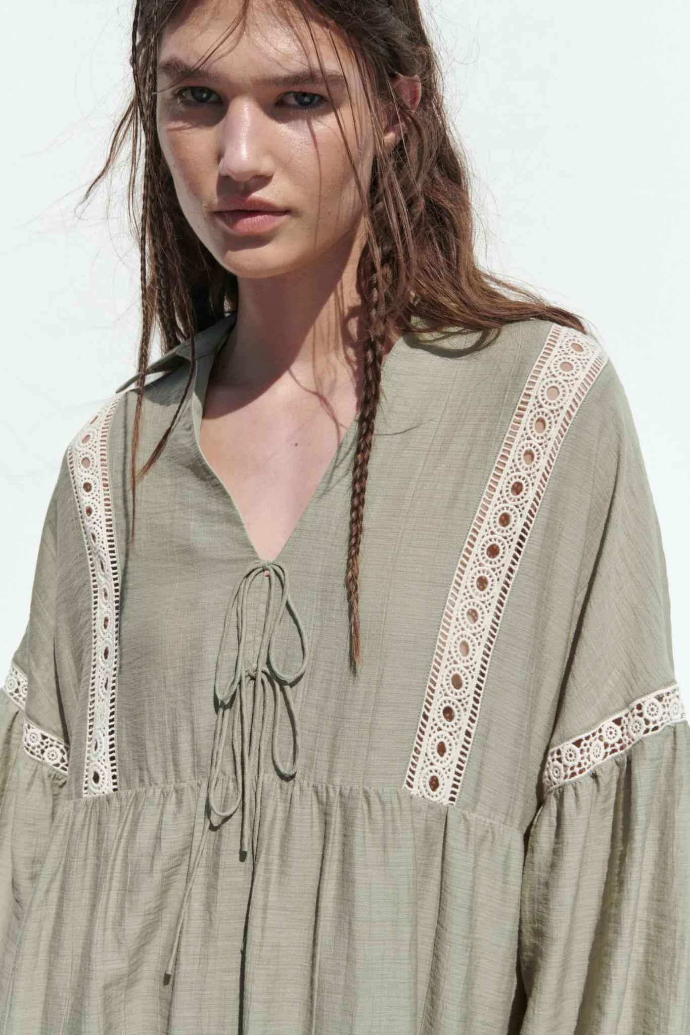 Image for Robe Zara kaki taille S manches bouffantes et broderies