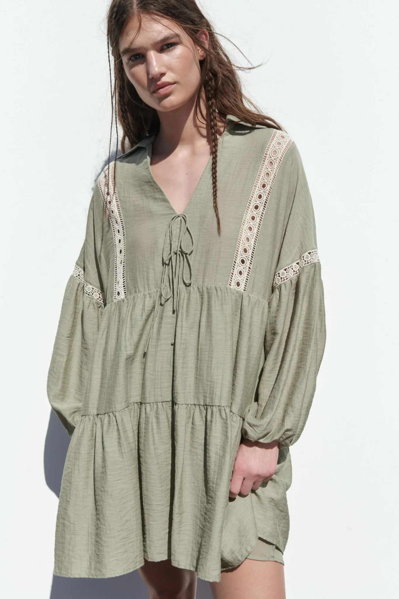 Image for Robe Zara kaki taille S manches bouffantes et broderies