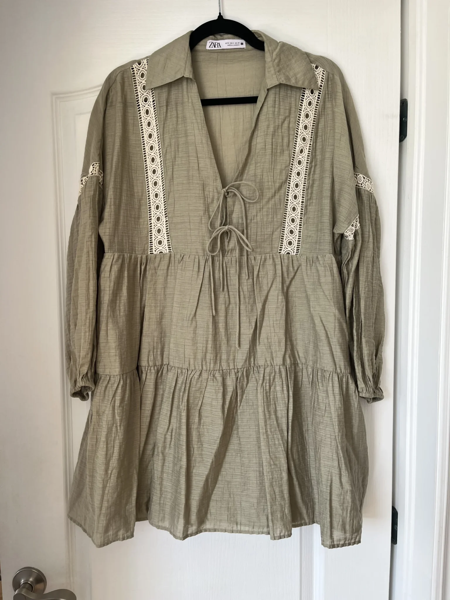 Image for Robe Zara kaki taille S manches bouffantes et broderies