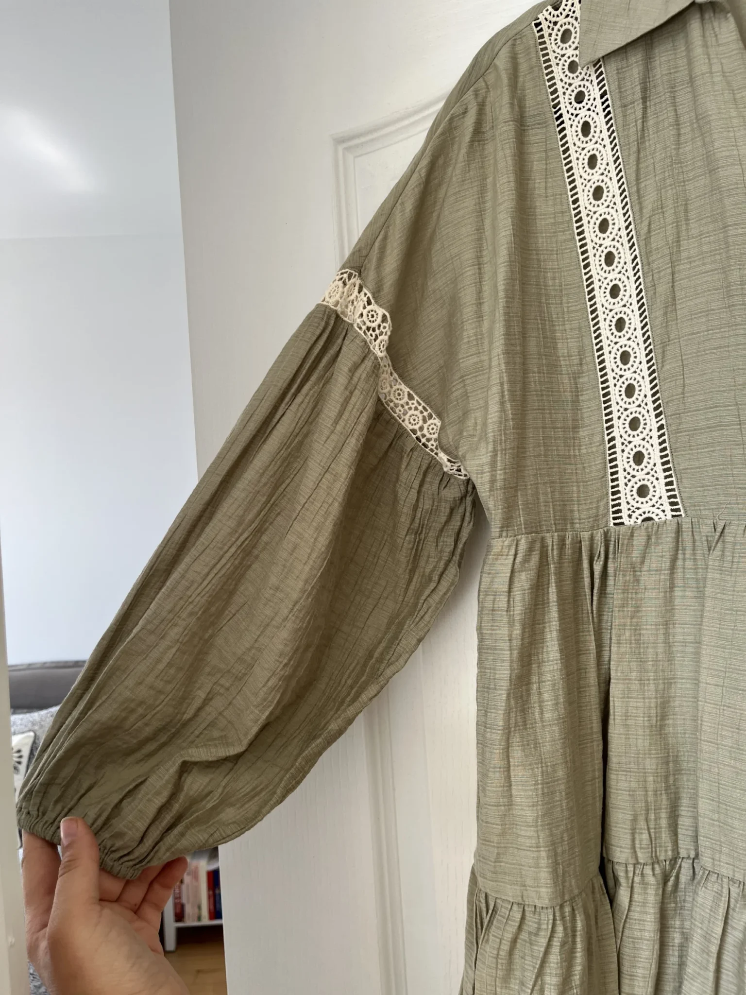 Image for Robe Zara kaki taille S manches bouffantes et broderies
