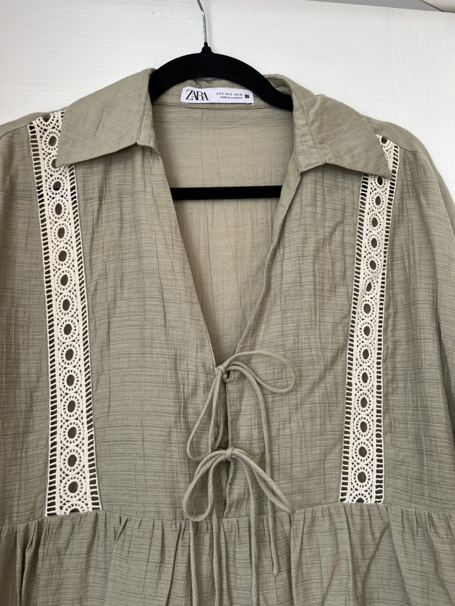Image for Robe Zara kaki taille S manches bouffantes et broderies