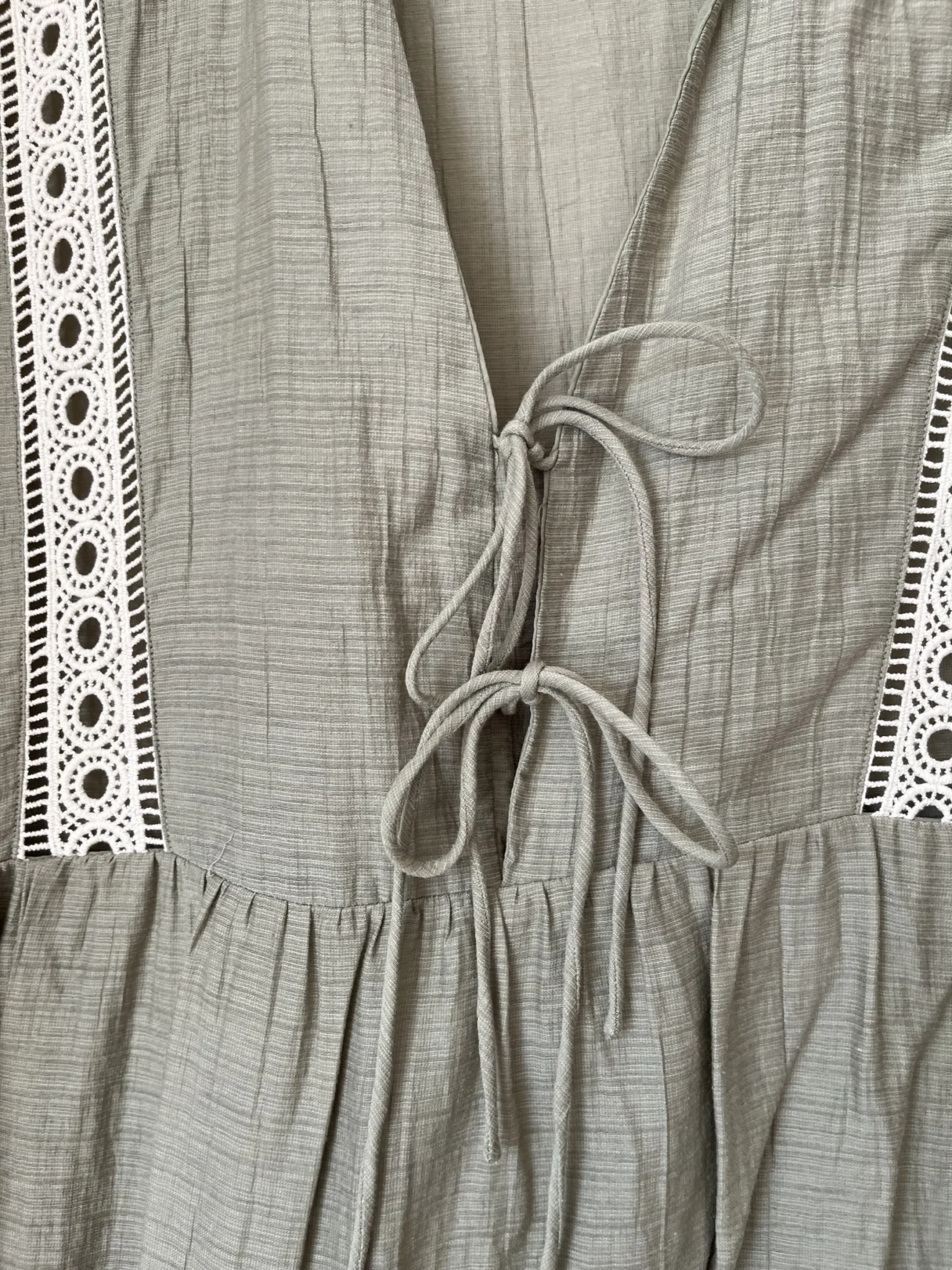 Image for Robe Zara kaki taille S manches bouffantes et broderies