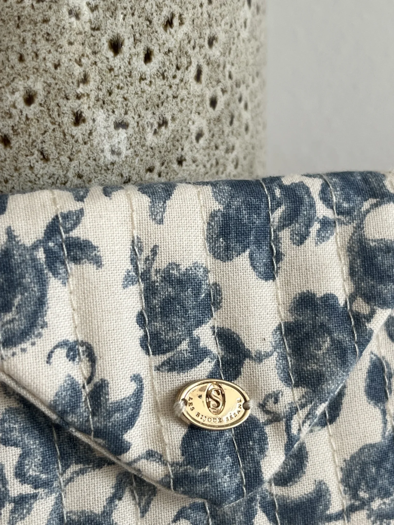 Image for Pochette Sézane motifs fleuris beige et bleu