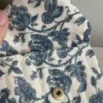 Thumbnail for Pochette Sézane motifs fleuris beige et bleu