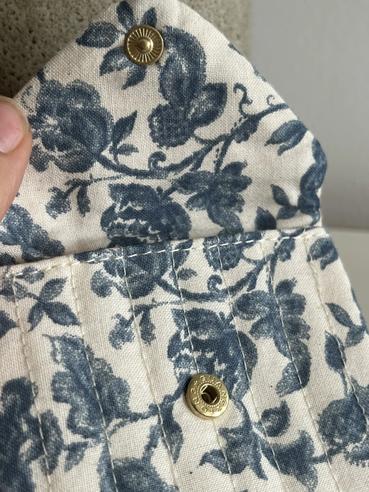Image for Pochette Sézane motifs fleuris beige et bleu