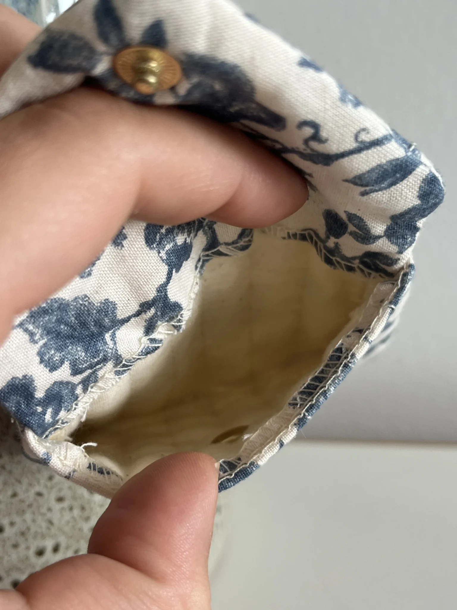 Image for Pochette Sézane motifs fleuris beige et bleu