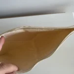 Thumbnail for Pochette Sézane La chamade beige et rouge