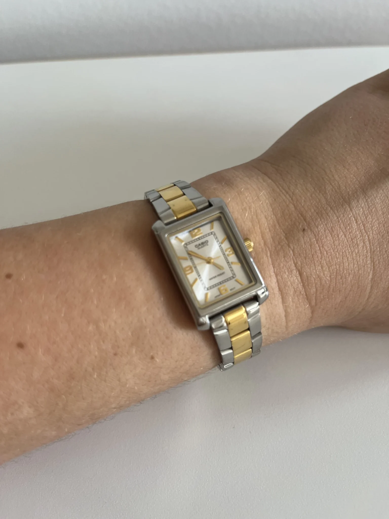 Image for Montre Casio argenté et doré femme