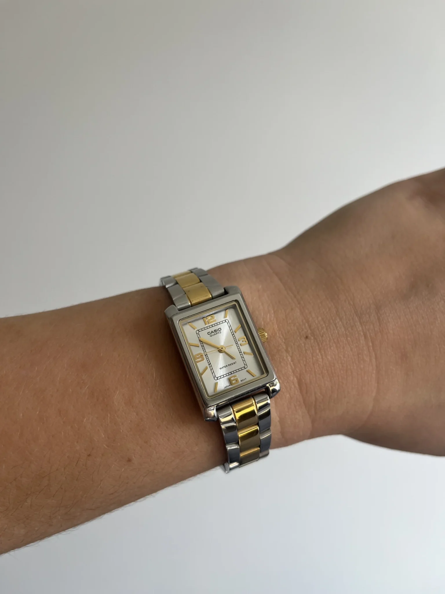 Image for Montre Casio argenté et doré femme