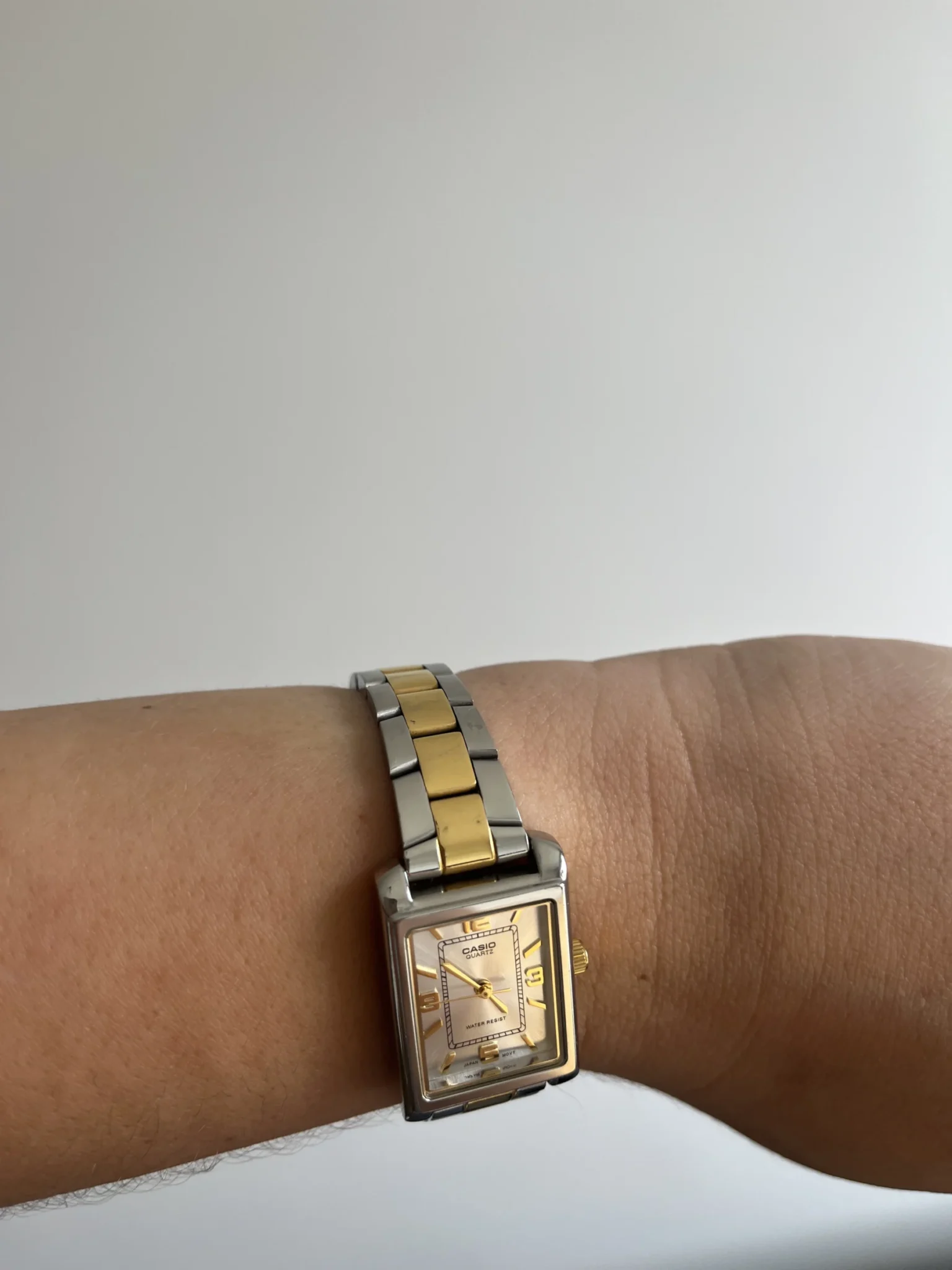 Image for Montre Casio argenté et doré femme