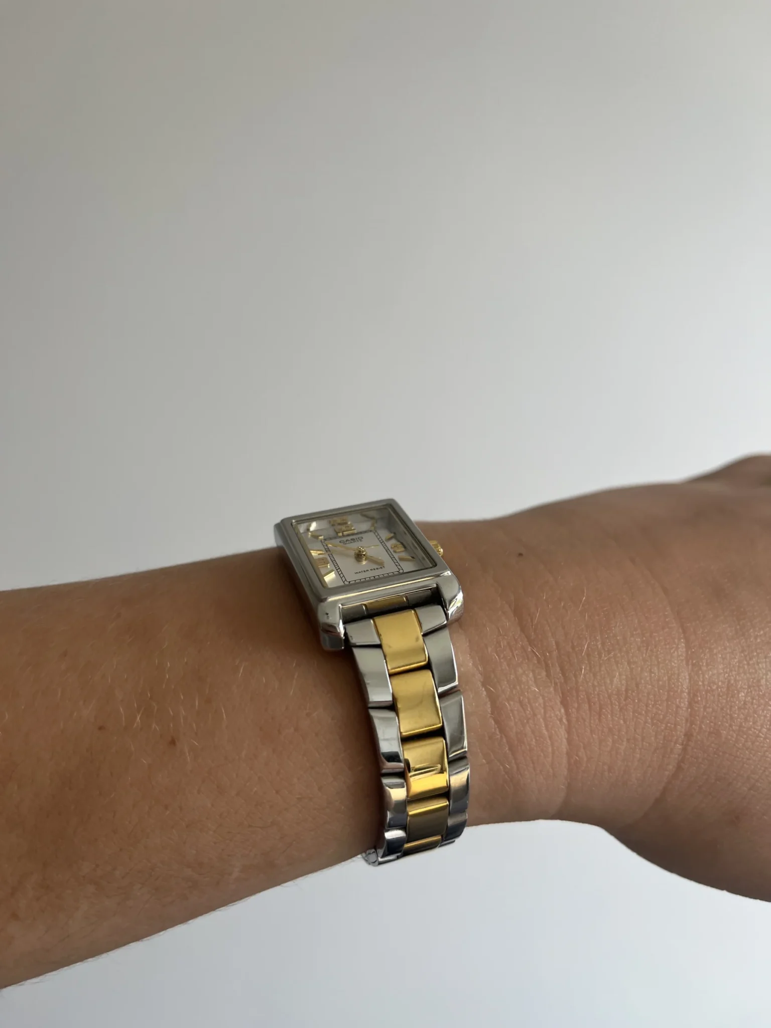 Image for Montre Casio argenté et doré femme