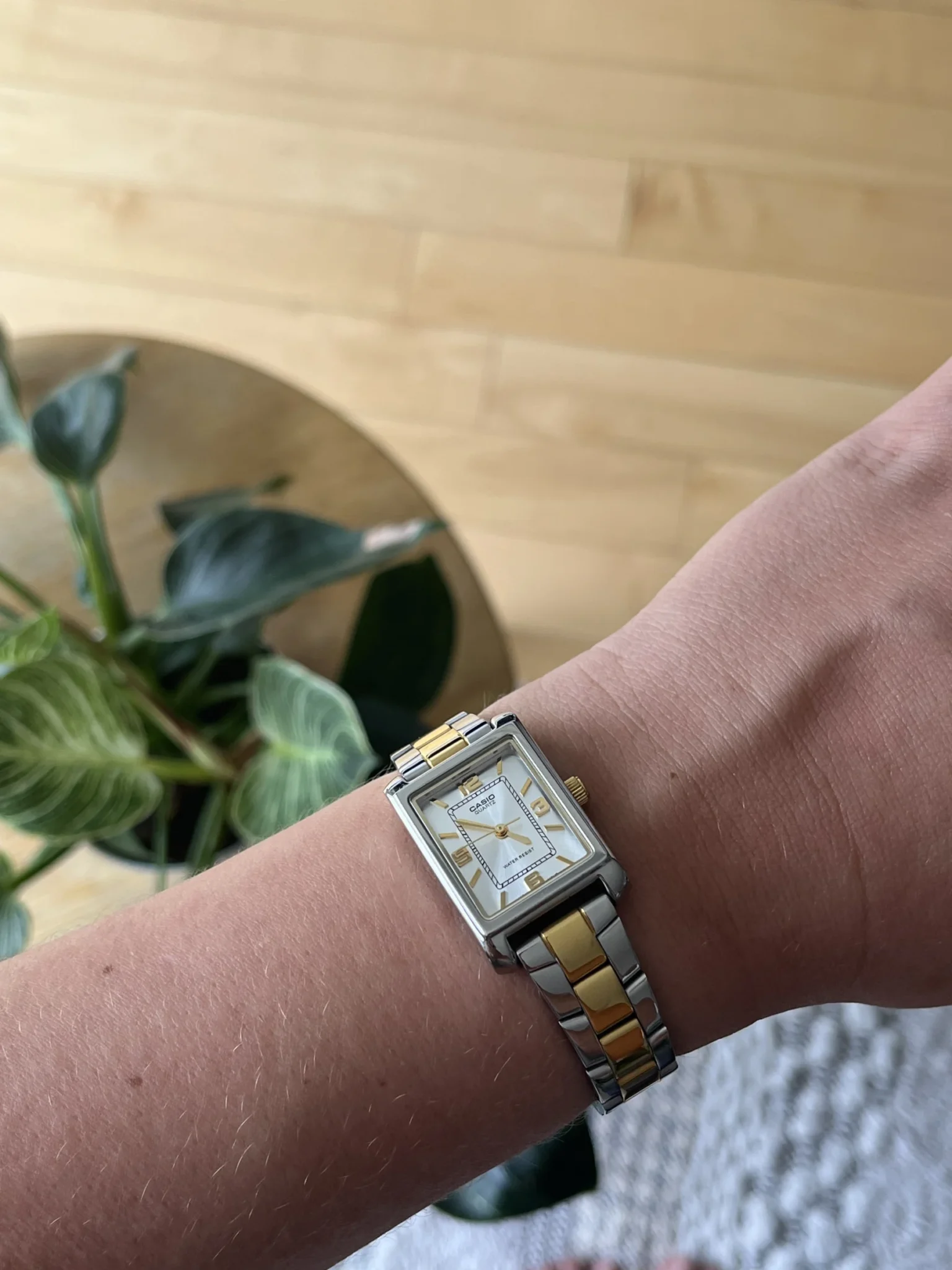 Image for Montre Casio argenté et doré femme