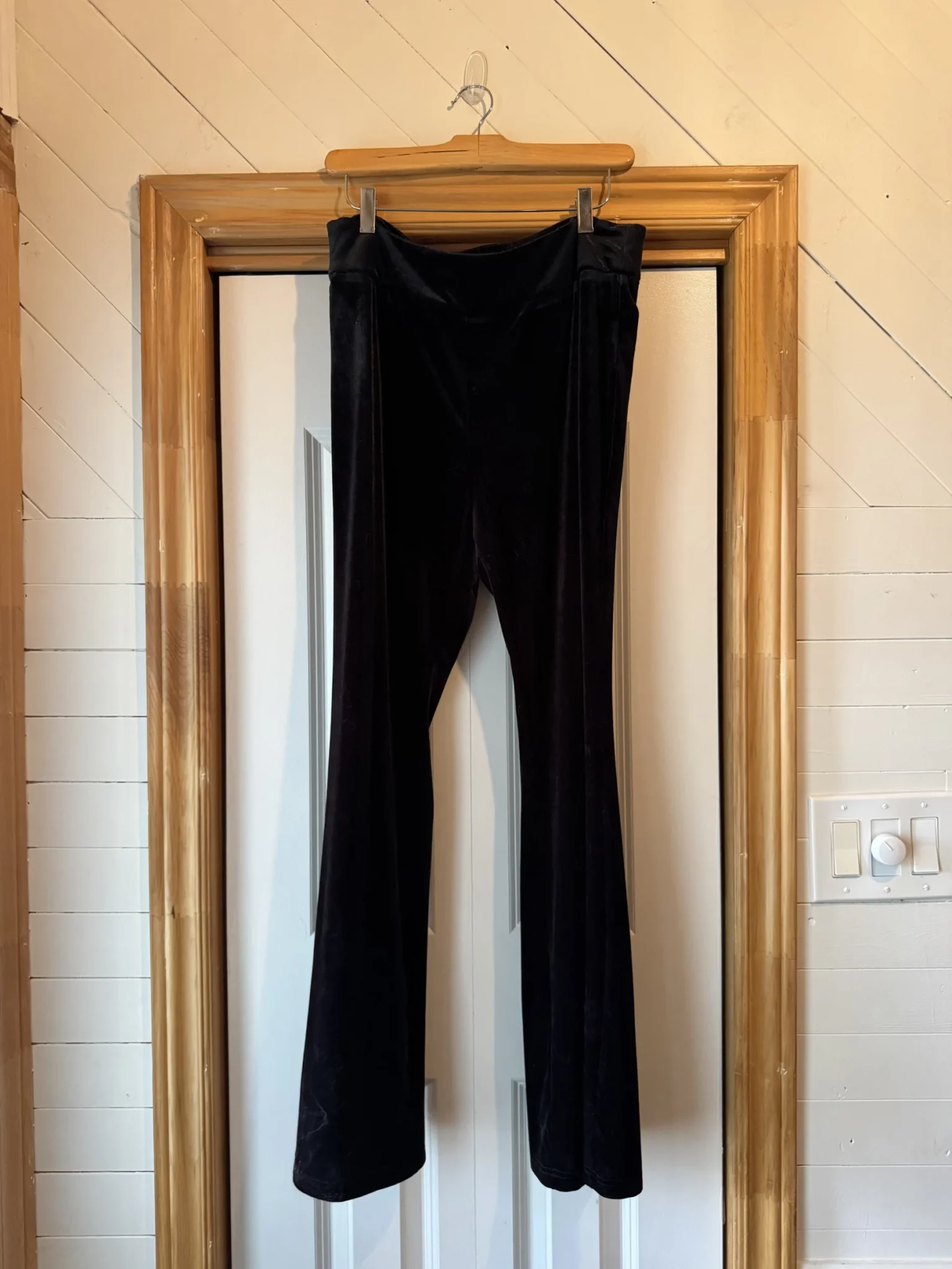 Featured image for Pantalon velours noir Cider