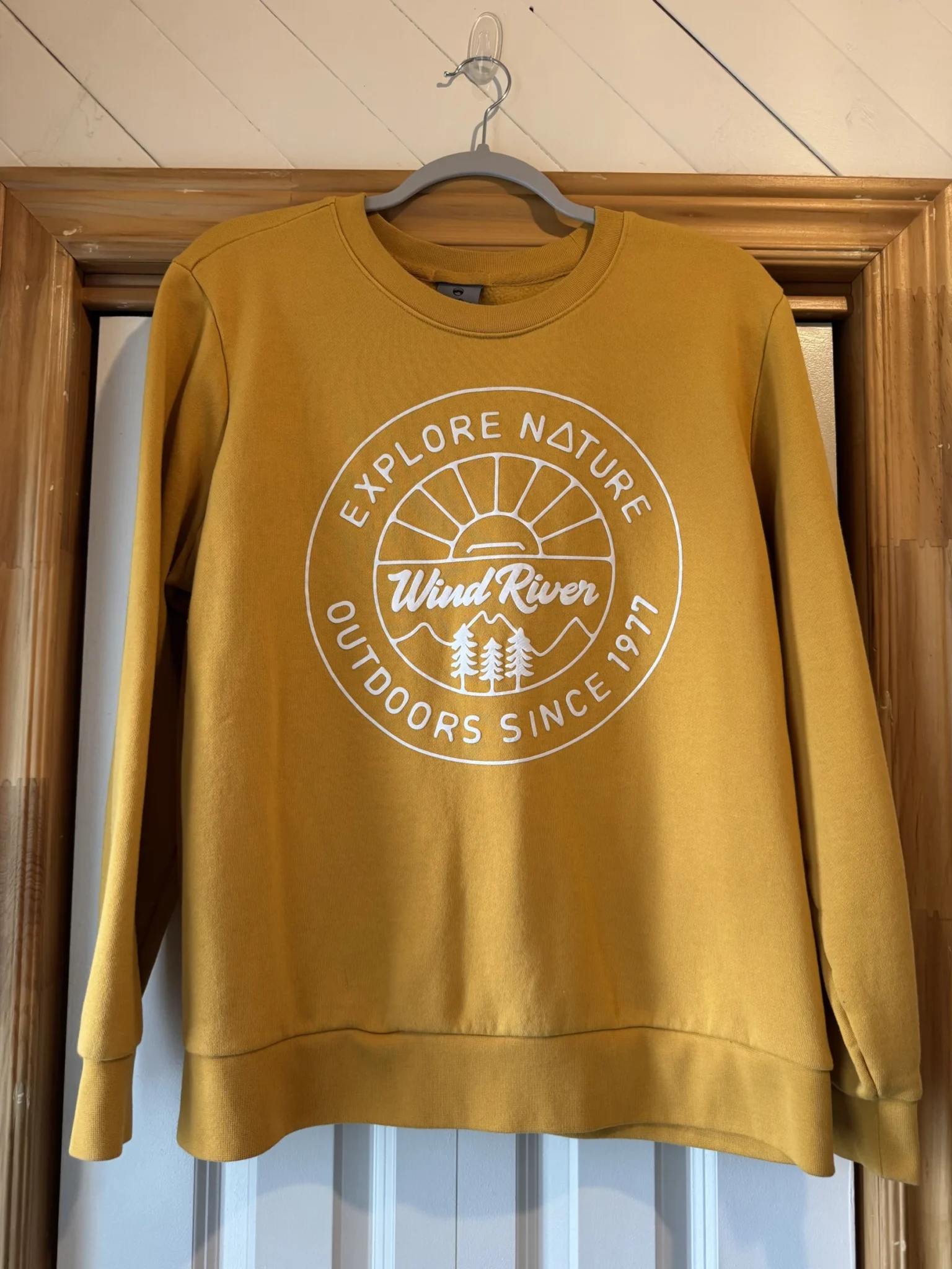 Featured image for Wind River Crewneck jaune moutarde