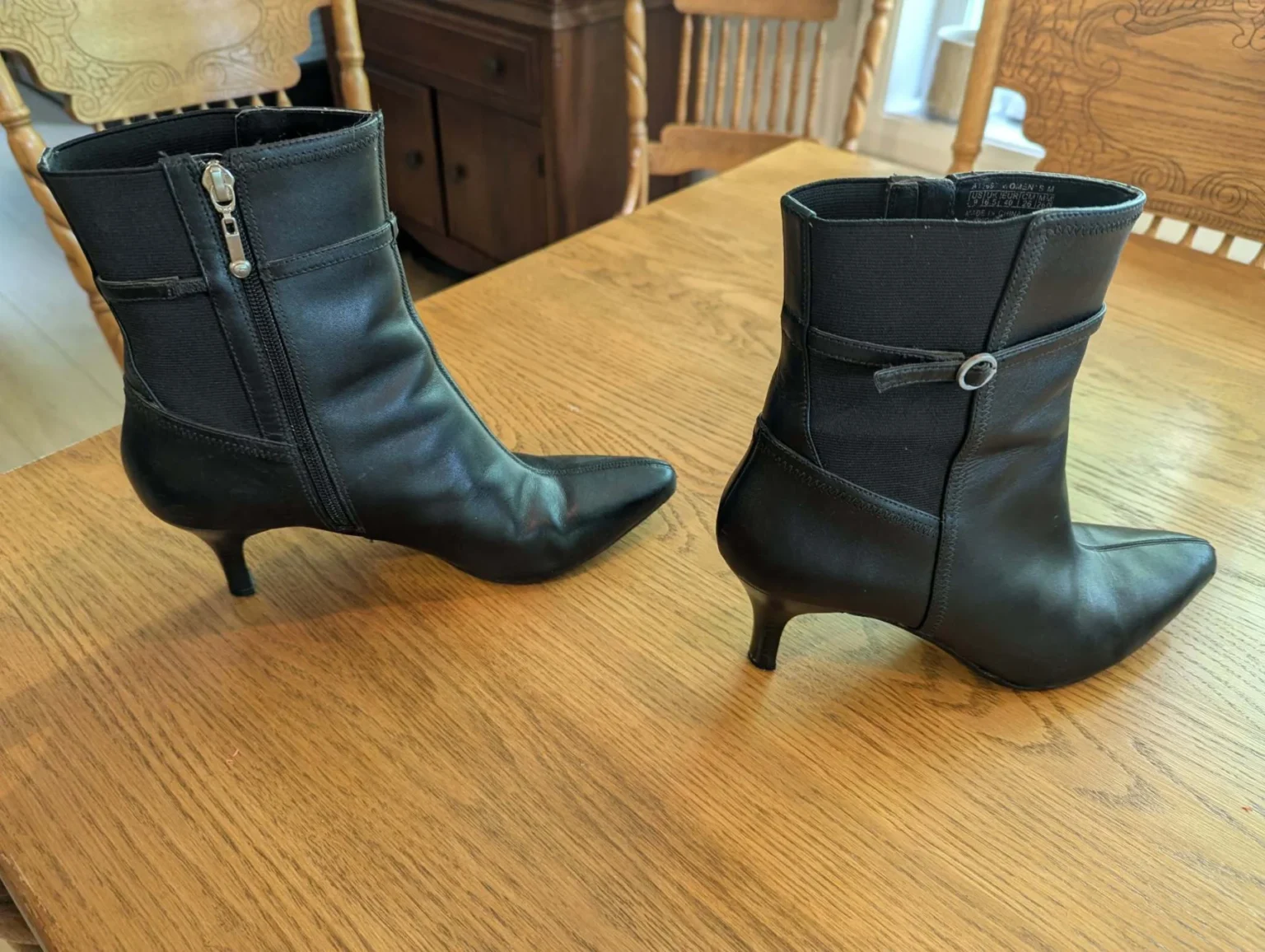 Image for Closed-toe leather high heels