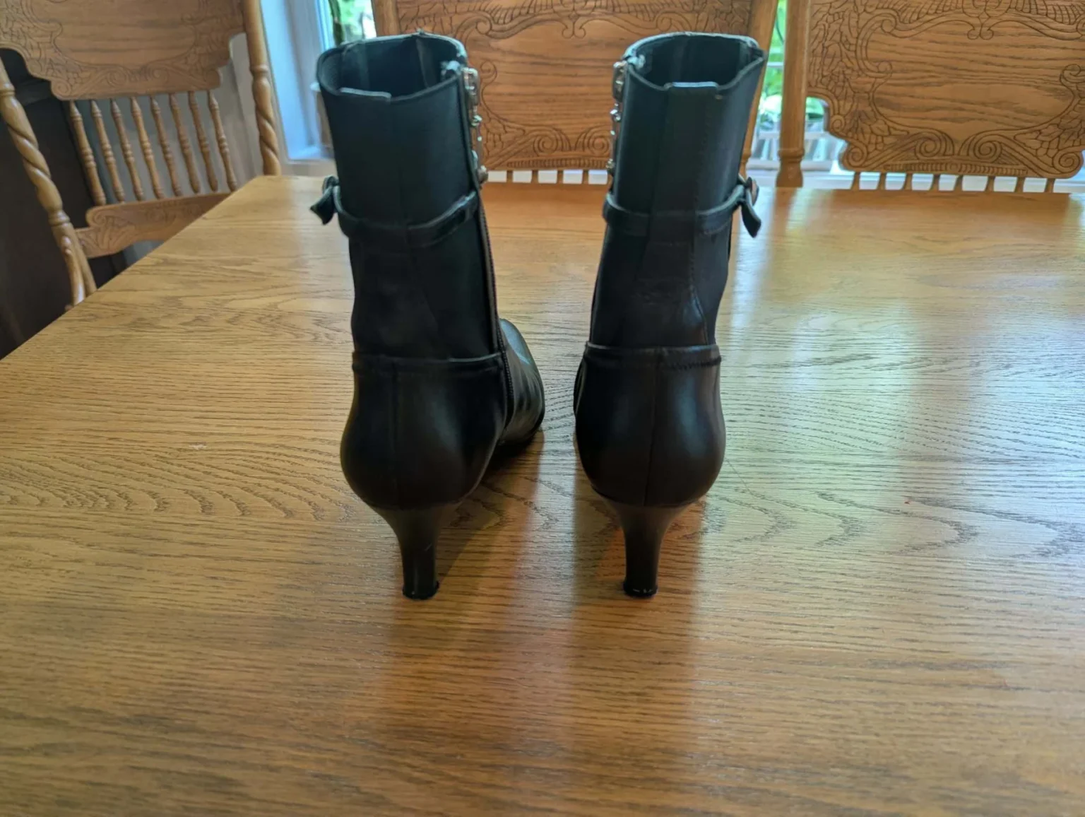 Image for Closed-toe leather high heels
