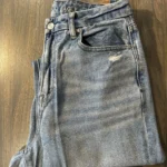 Thumbnail for Curvy mom jeans troués American eagle