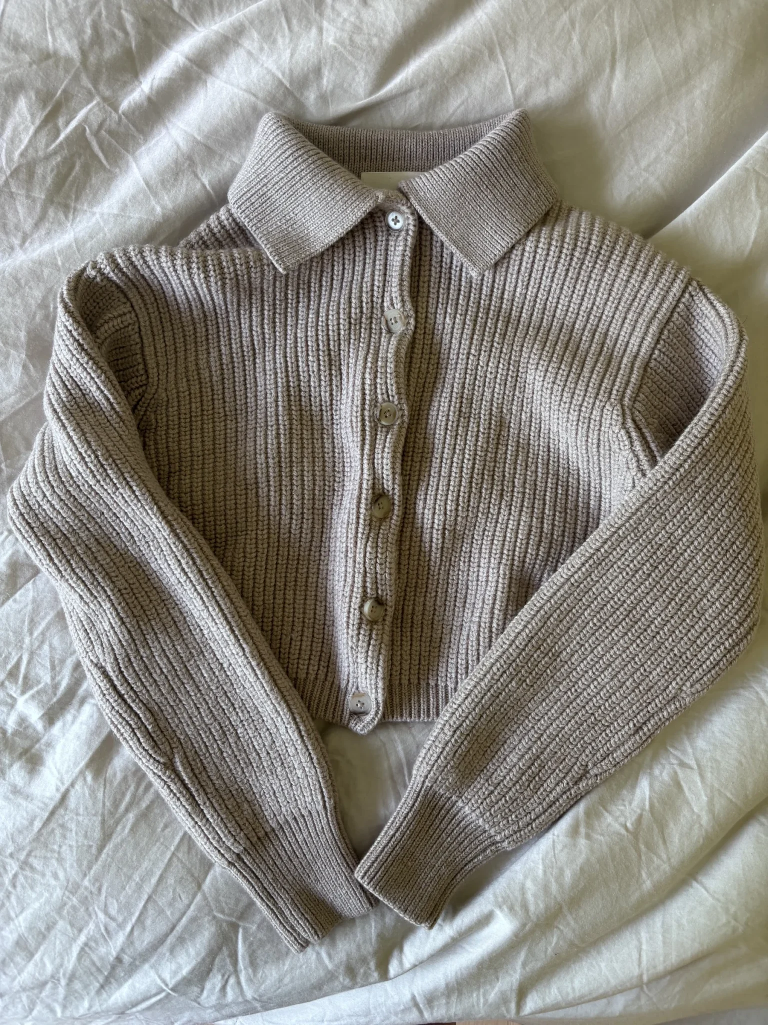 Featured image for Aritzia cardigan court en mérinos