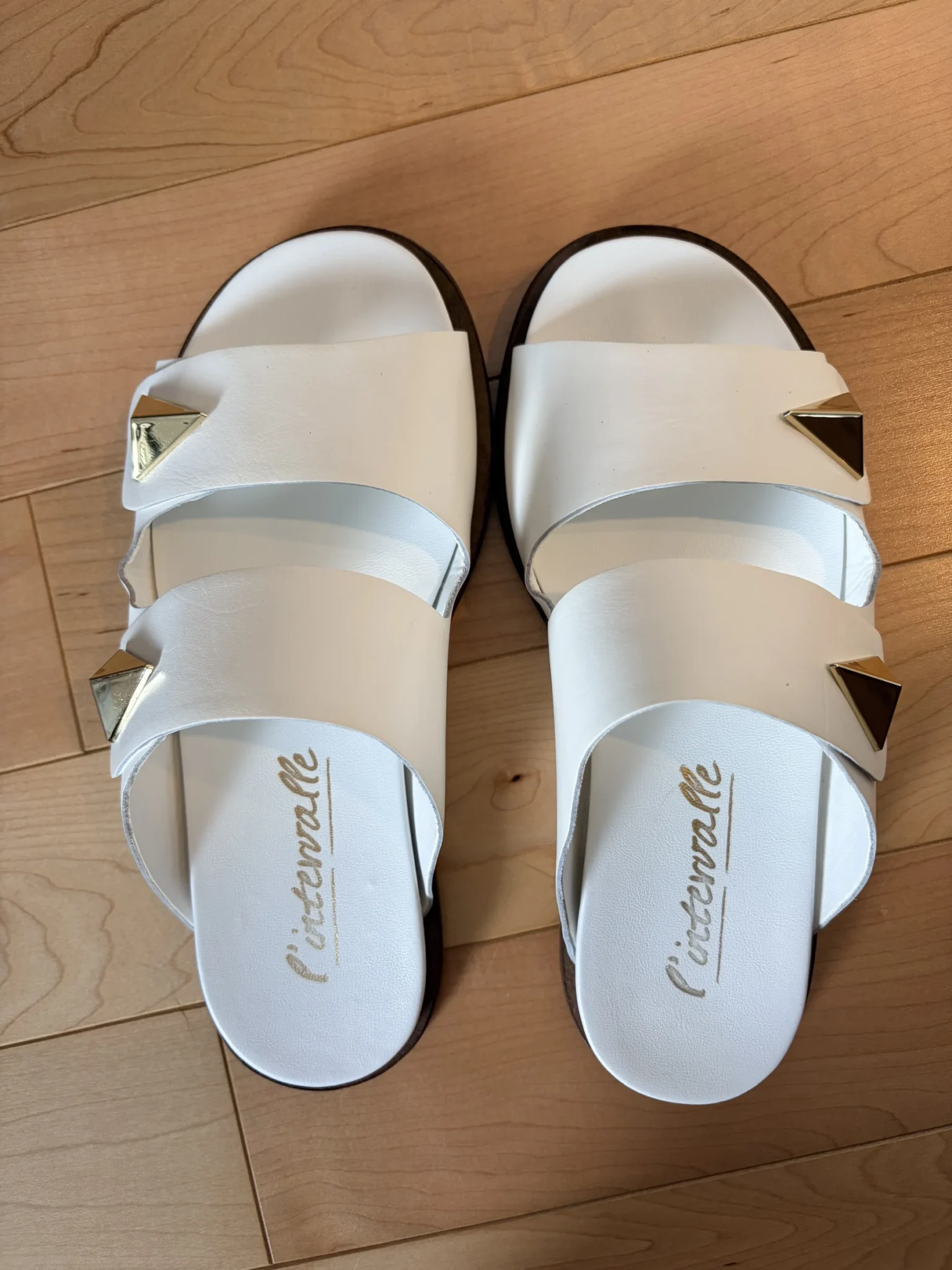 Image for Sandales blanches L’Intervalle