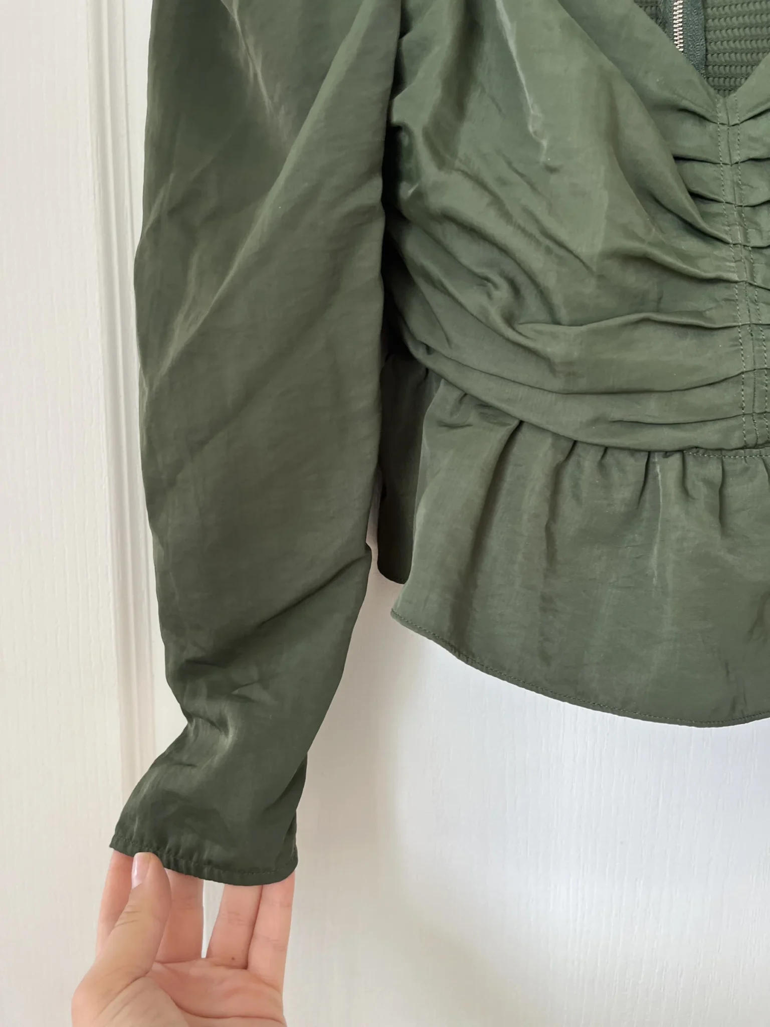 Image for Blouse Wilfred Aritzia modèle Marylin Blouse vert kaki taille M