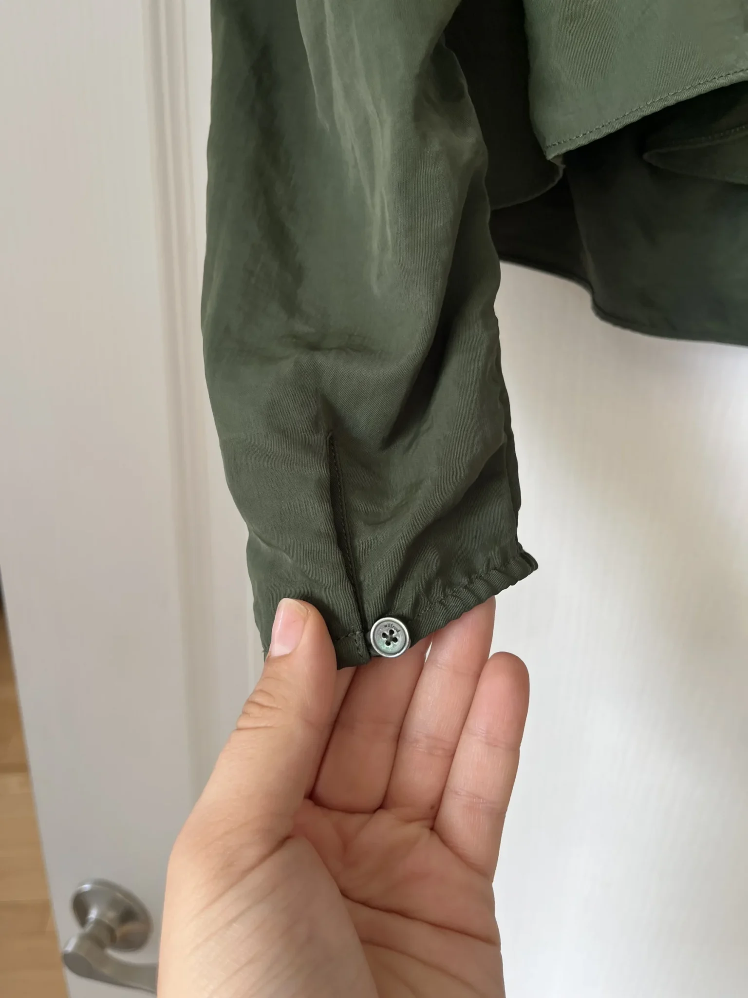 Image for Blouse Wilfred Aritzia modèle Marylin Blouse vert kaki taille M