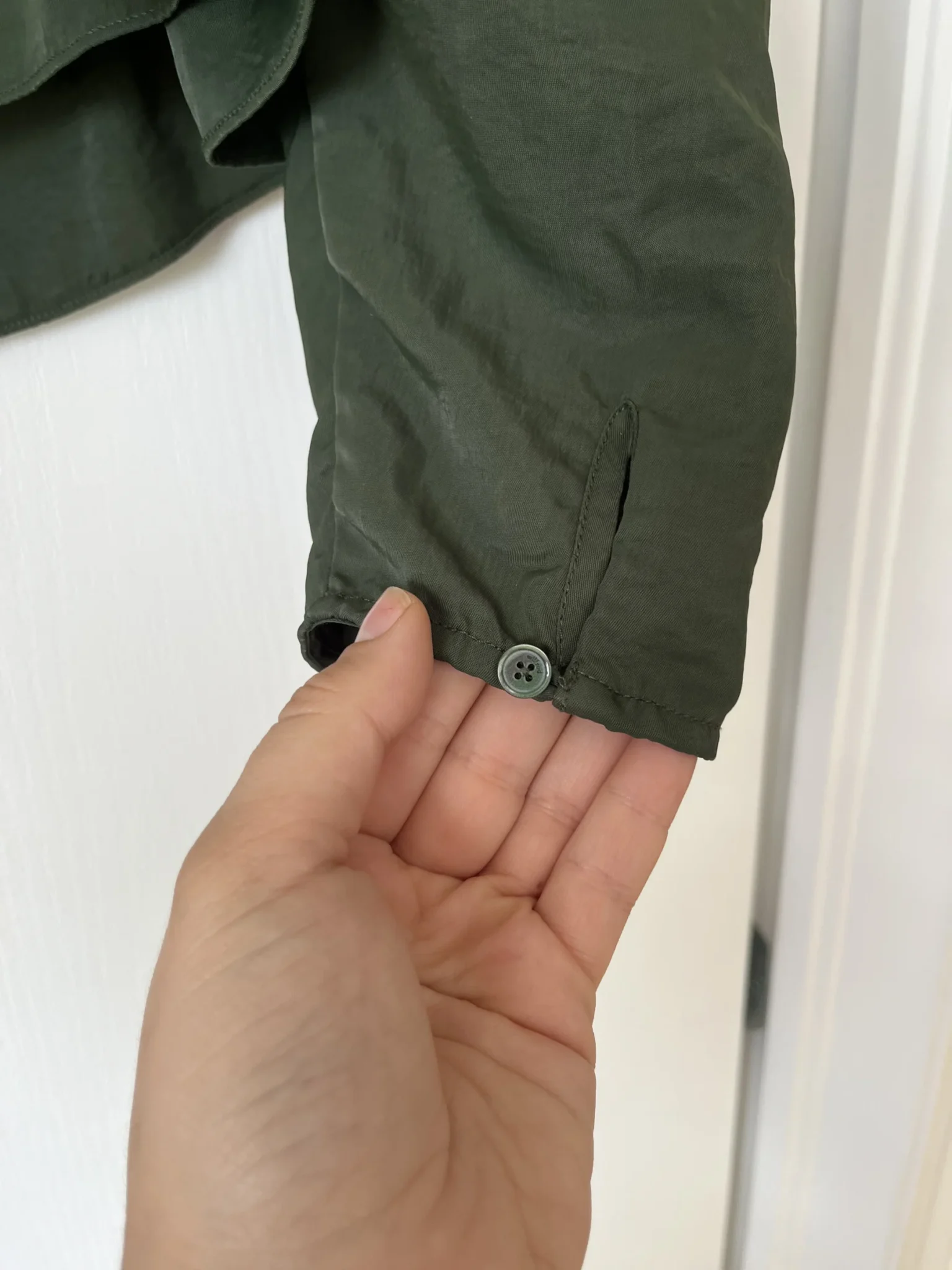 Image for Blouse Wilfred Aritzia modèle Marylin Blouse vert kaki taille M