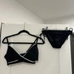 Featured thumbnail for Bikini deux pièces noir avec détails brodés blancs