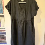 Featured thumbnail for Robe noire en lin