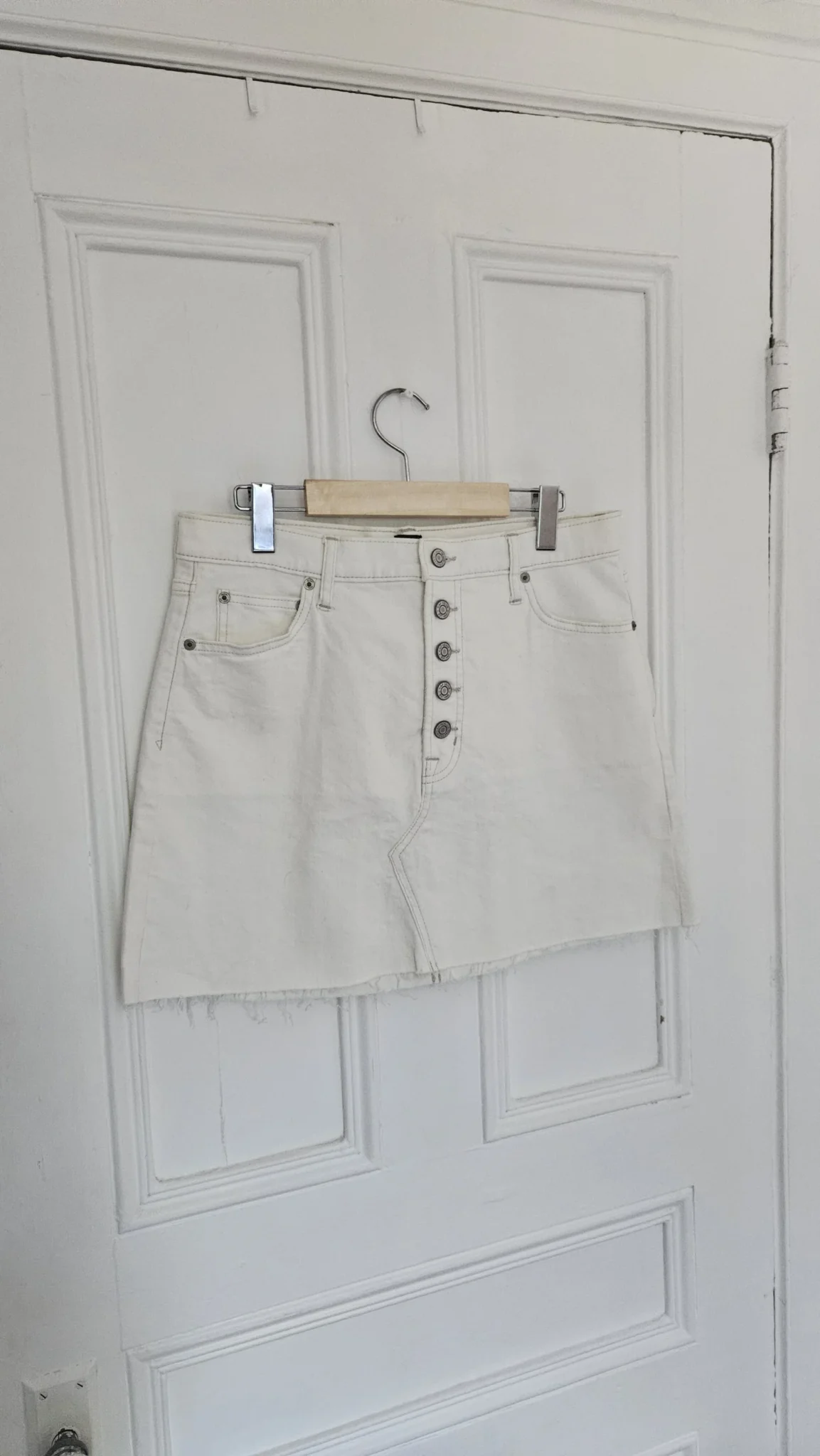 Featured image for Jupe GAP en jeans blanc avec boutons
