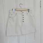 Featured thumbnail for Jupe GAP en jeans blanc avec boutons
