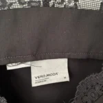 Thumbnail for Camisole avec dentelle au devant et au dos
