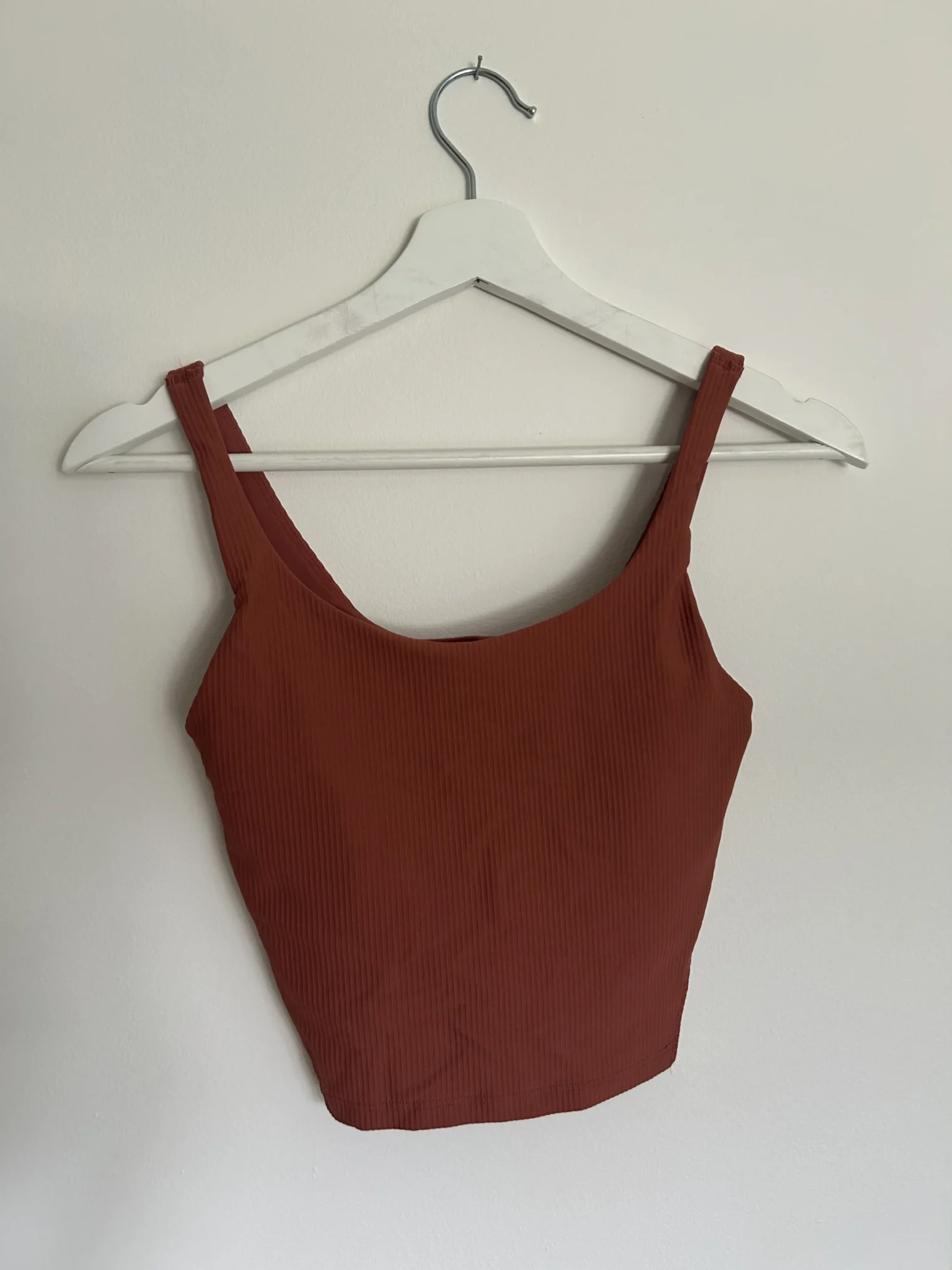 Featured image for Top de sport midi rouille