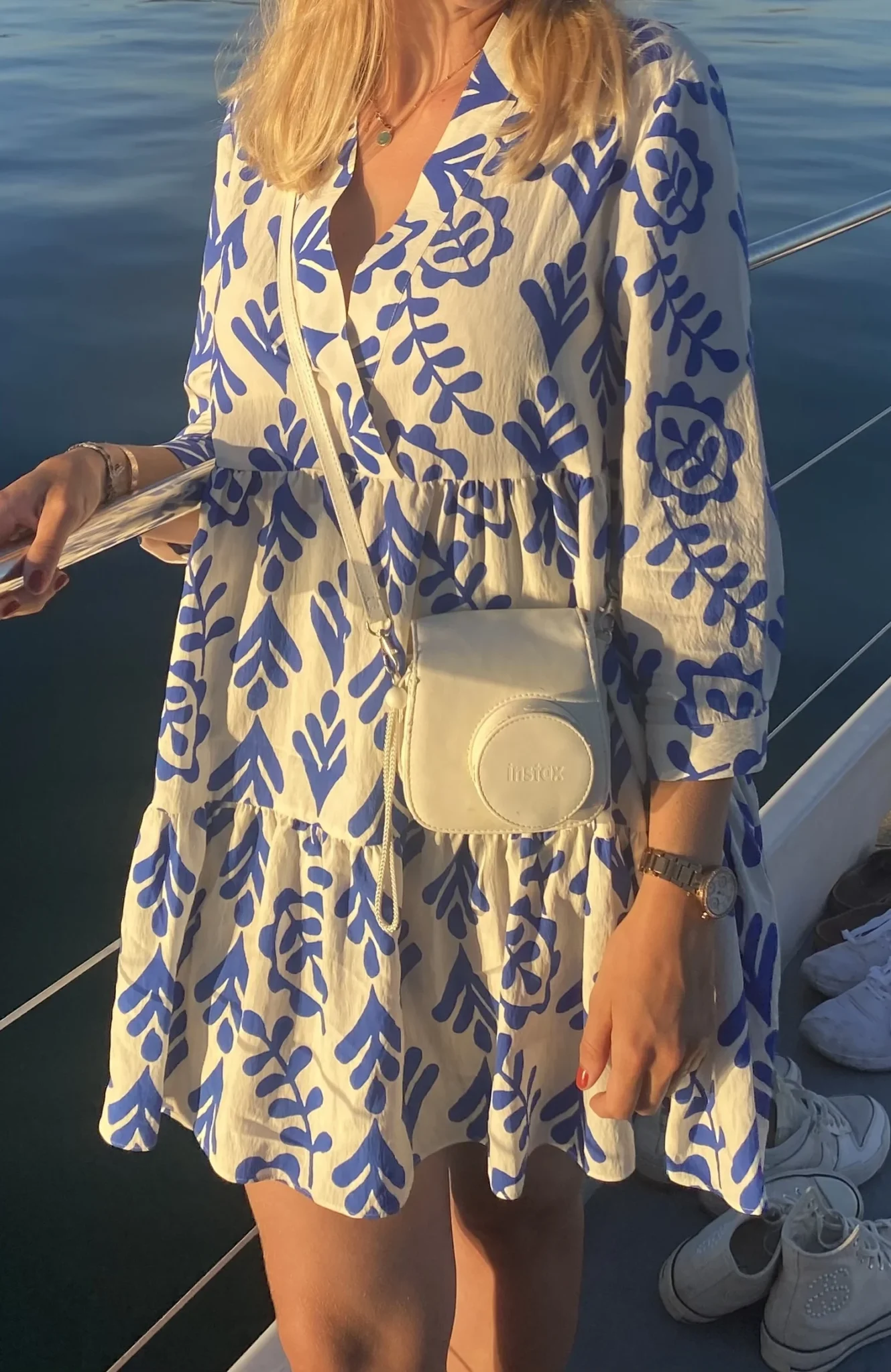 Featured image for Robe blanche et bleue