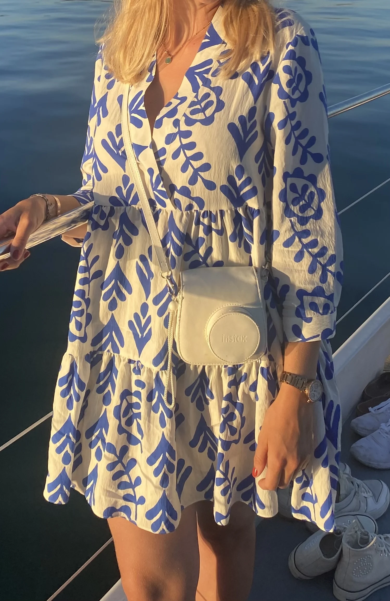 Robe blanche et bleue Zara seconde main