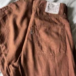 Thumbnail for Levi’s jambes larges avec lin