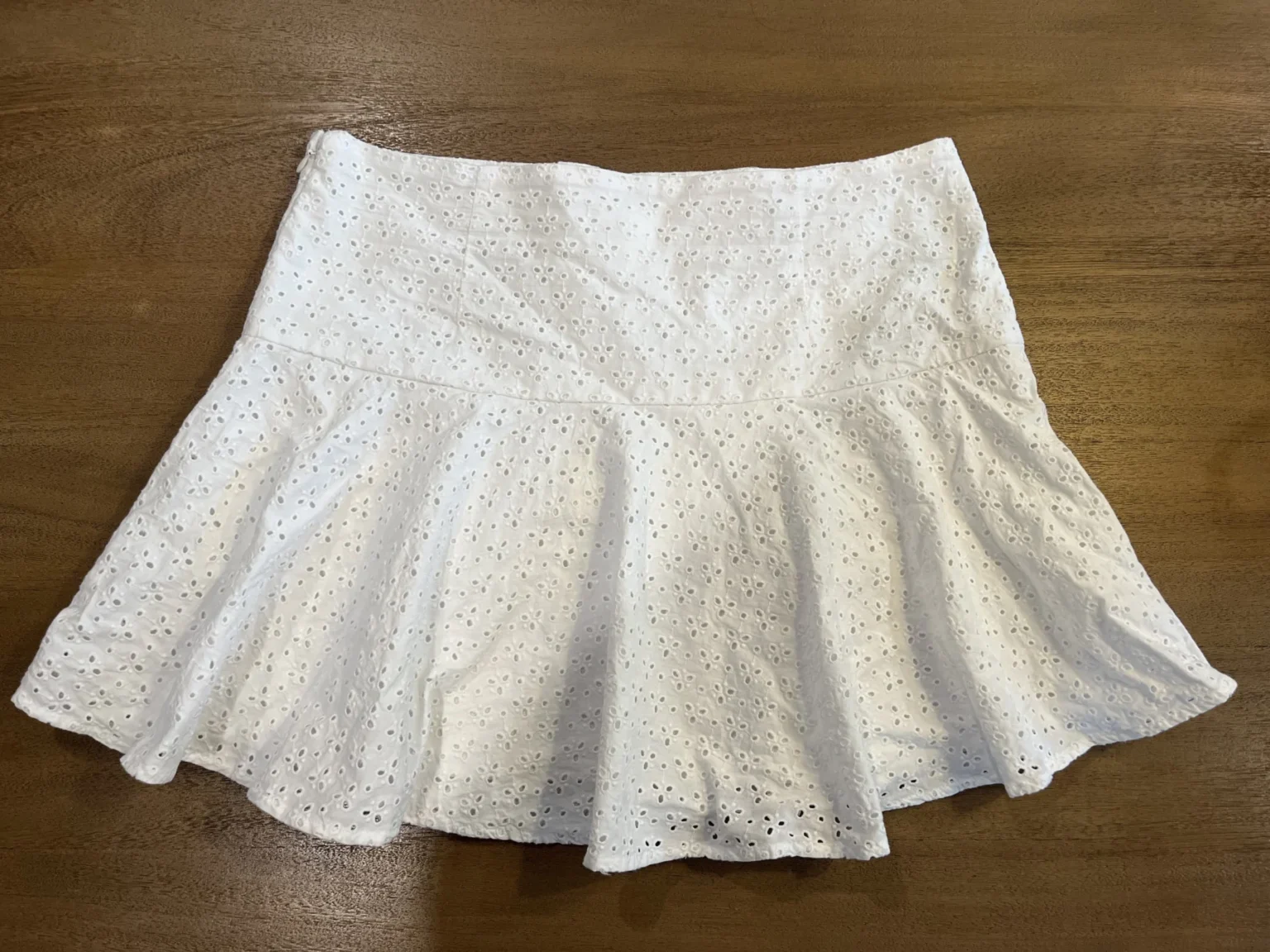 Featured image for Mini jupe blanche