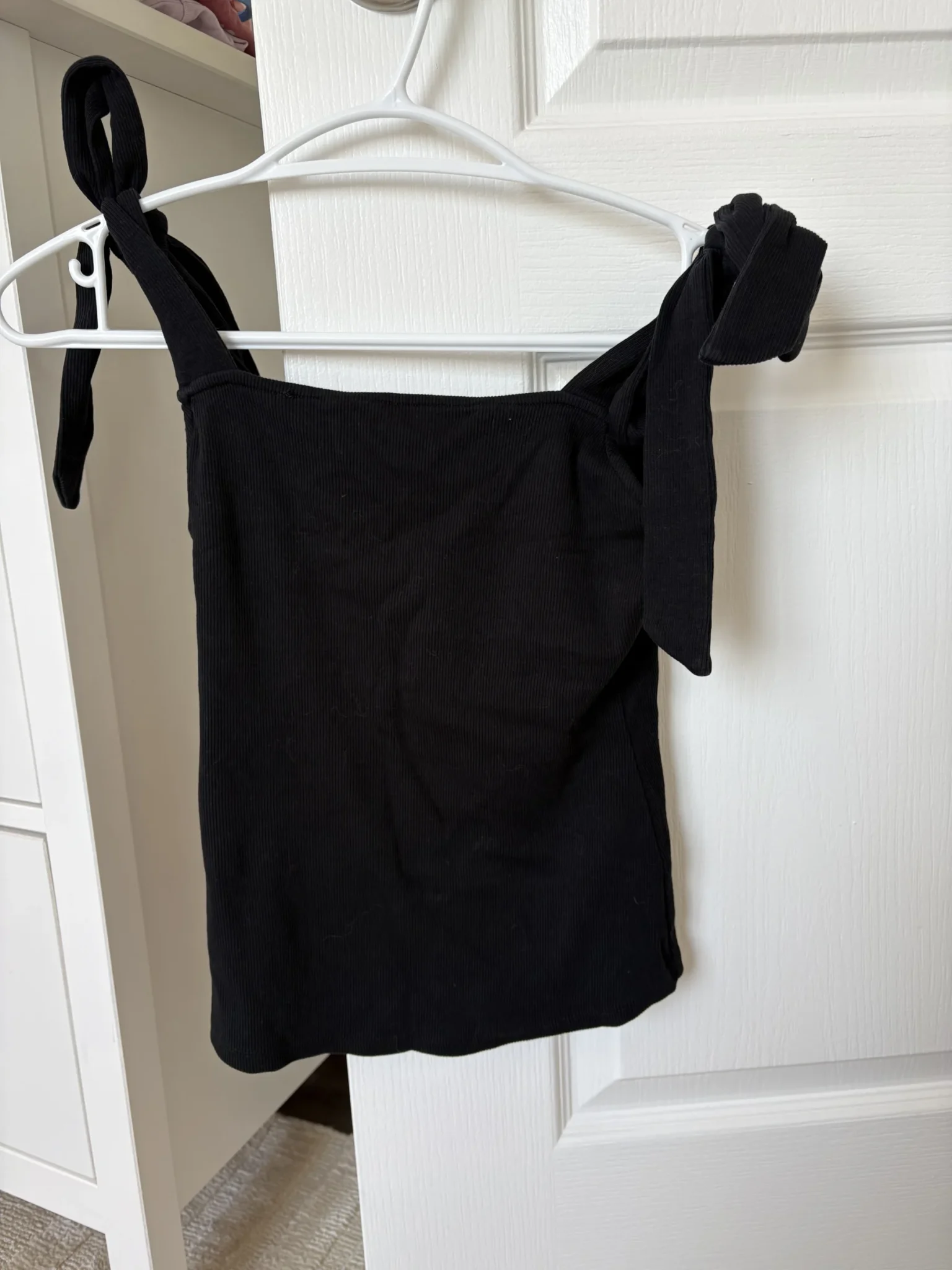 Featured image for Camisole noire Sézane