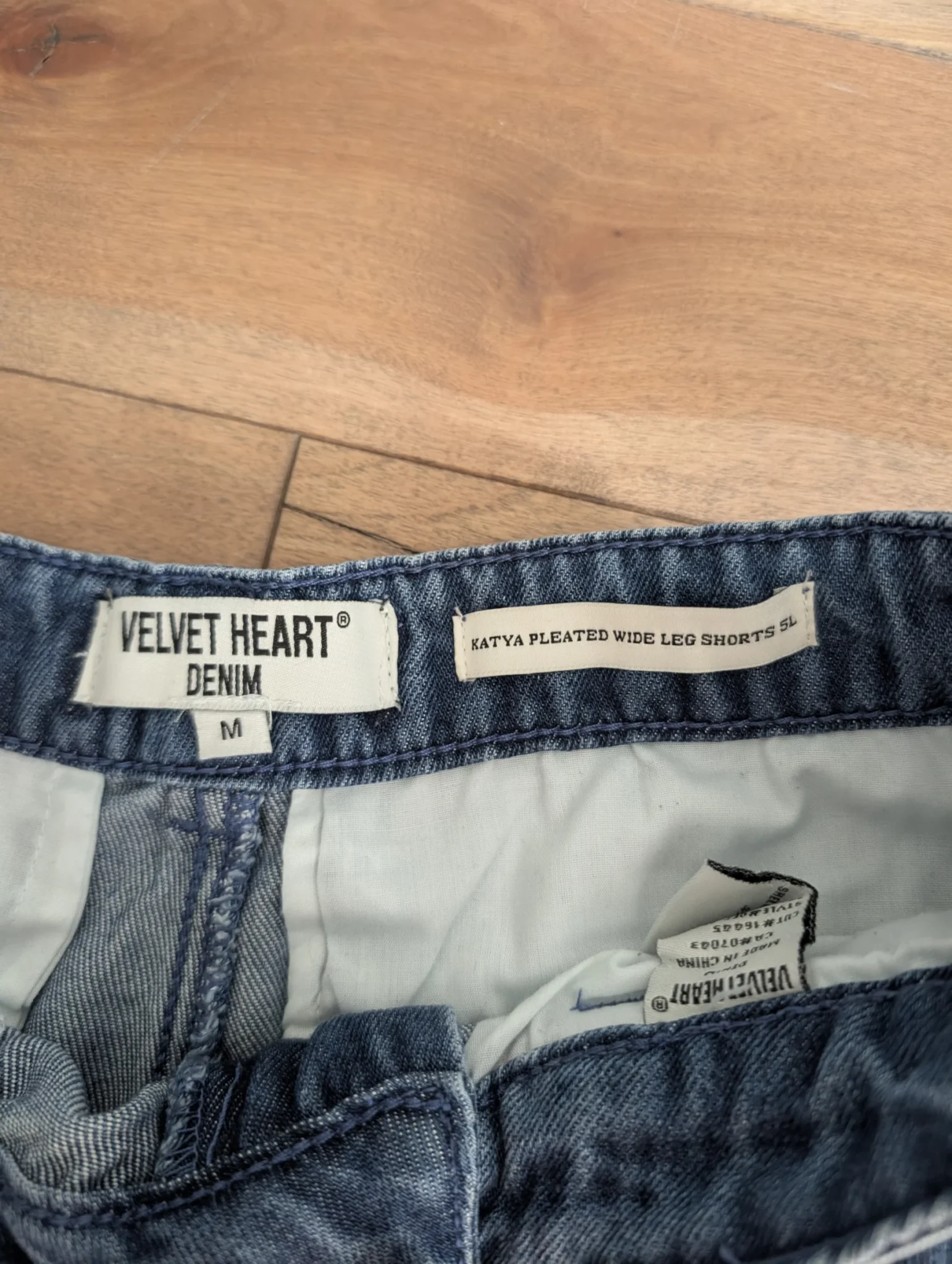 Image for Medium-sized denim shorts