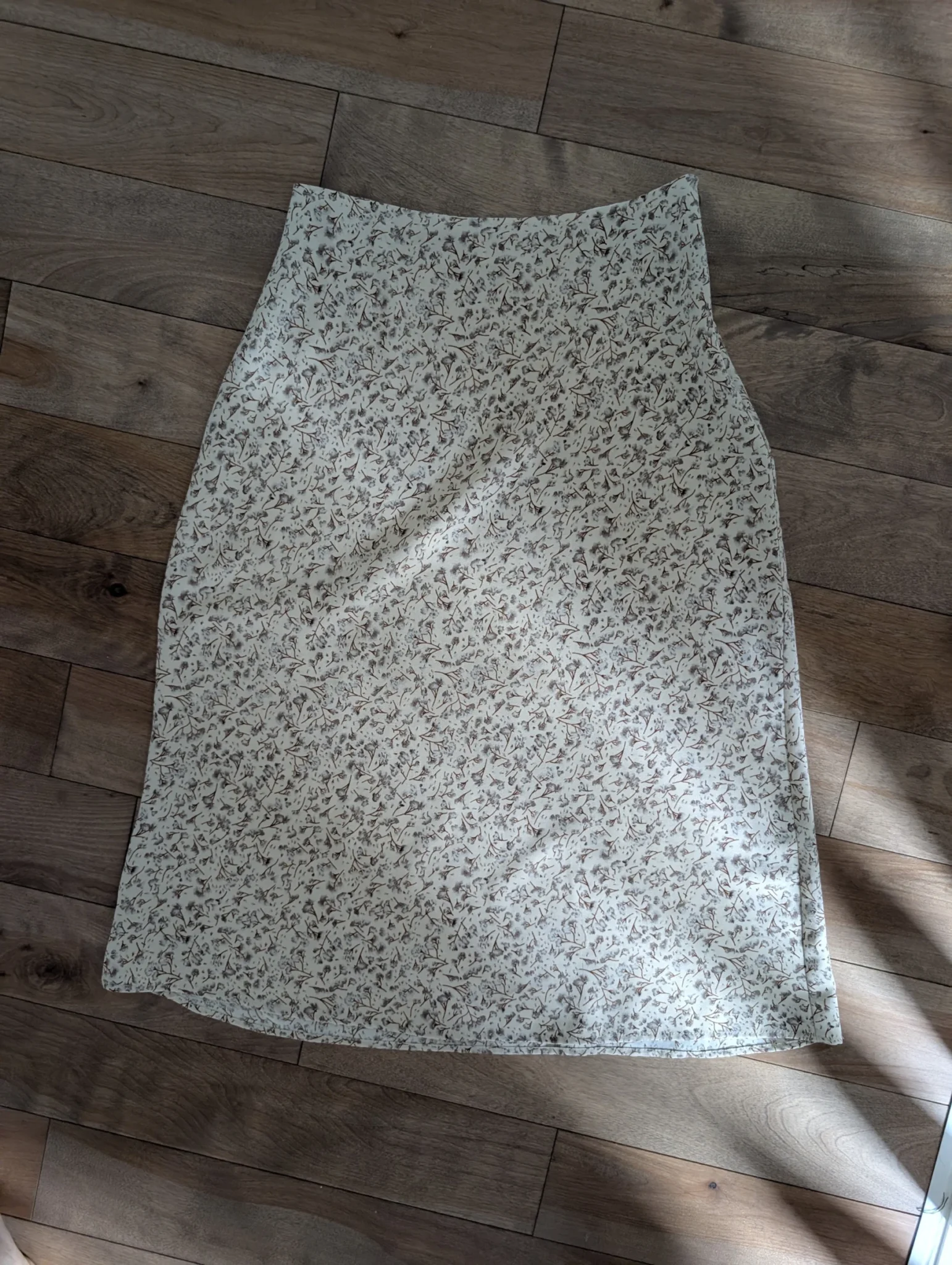 Featured image for Essentiel et Co medium skirt