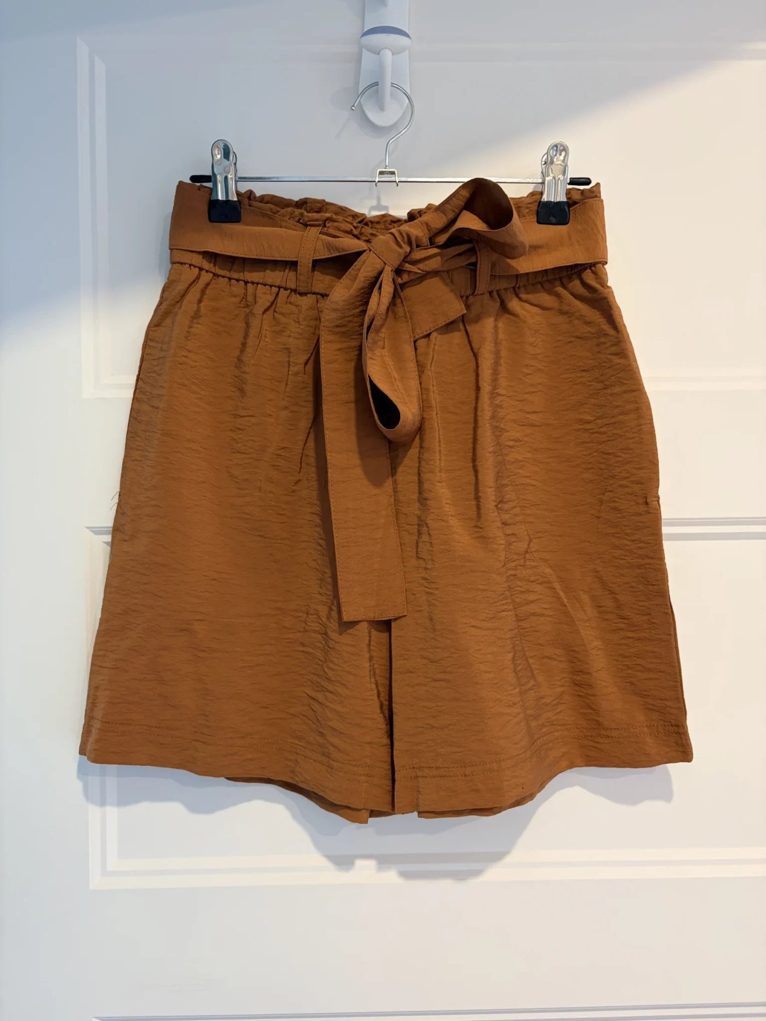 Featured image for Reitmans shorts in orange-brown