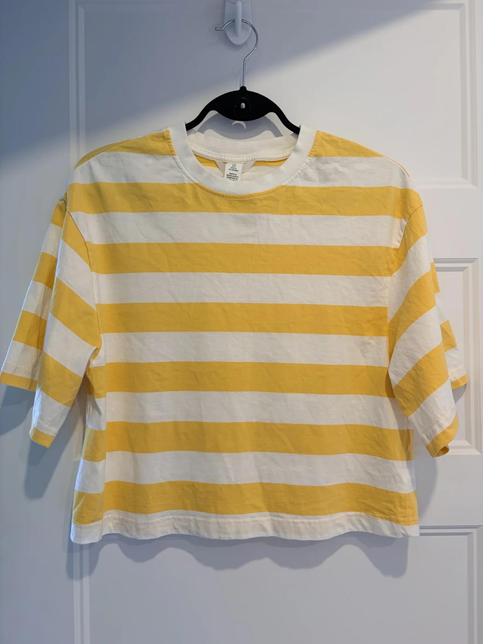 Featured image for Short-sleeved striped T-shirt