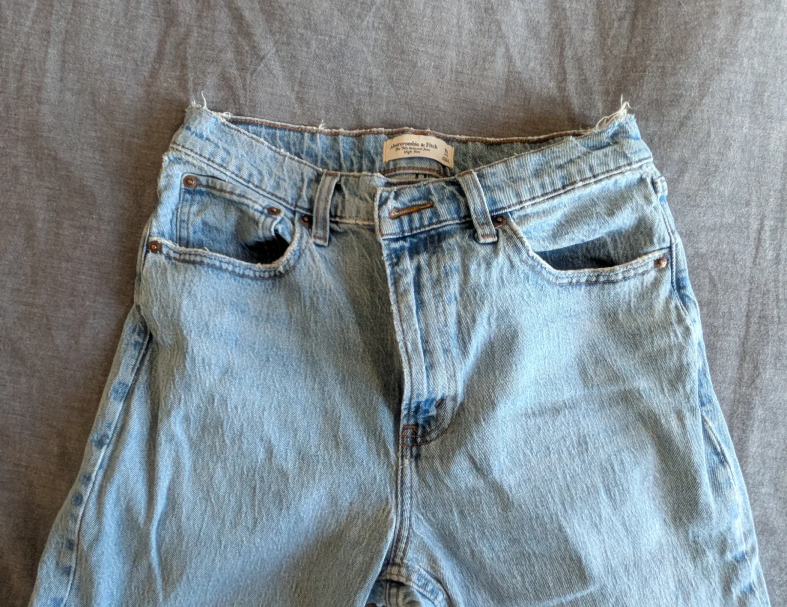 Image for Casual, high-waisted 90s-style jeans