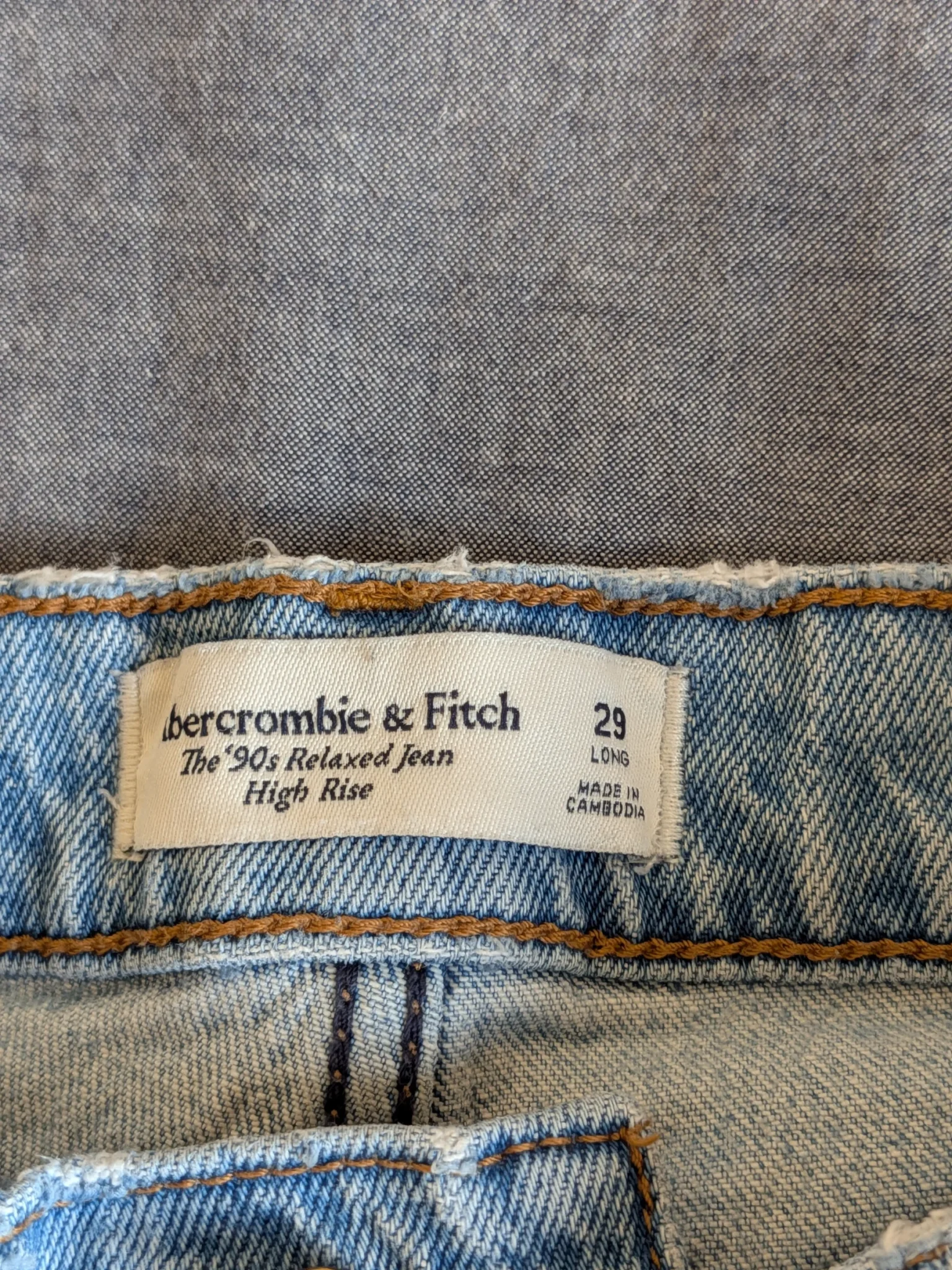 Image for Casual, high-waisted 90s-style jeans