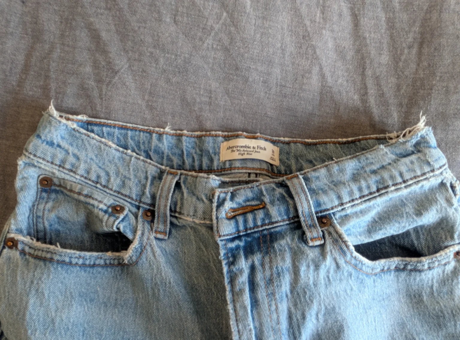 Image for Casual, high-waisted 90s-style jeans