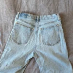 Thumbnail for Casual, high-waisted 90s-style jeans