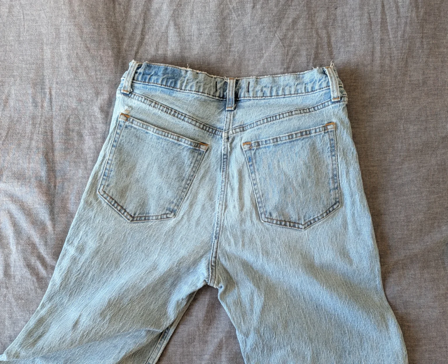 Image for Casual, high-waisted 90s-style jeans