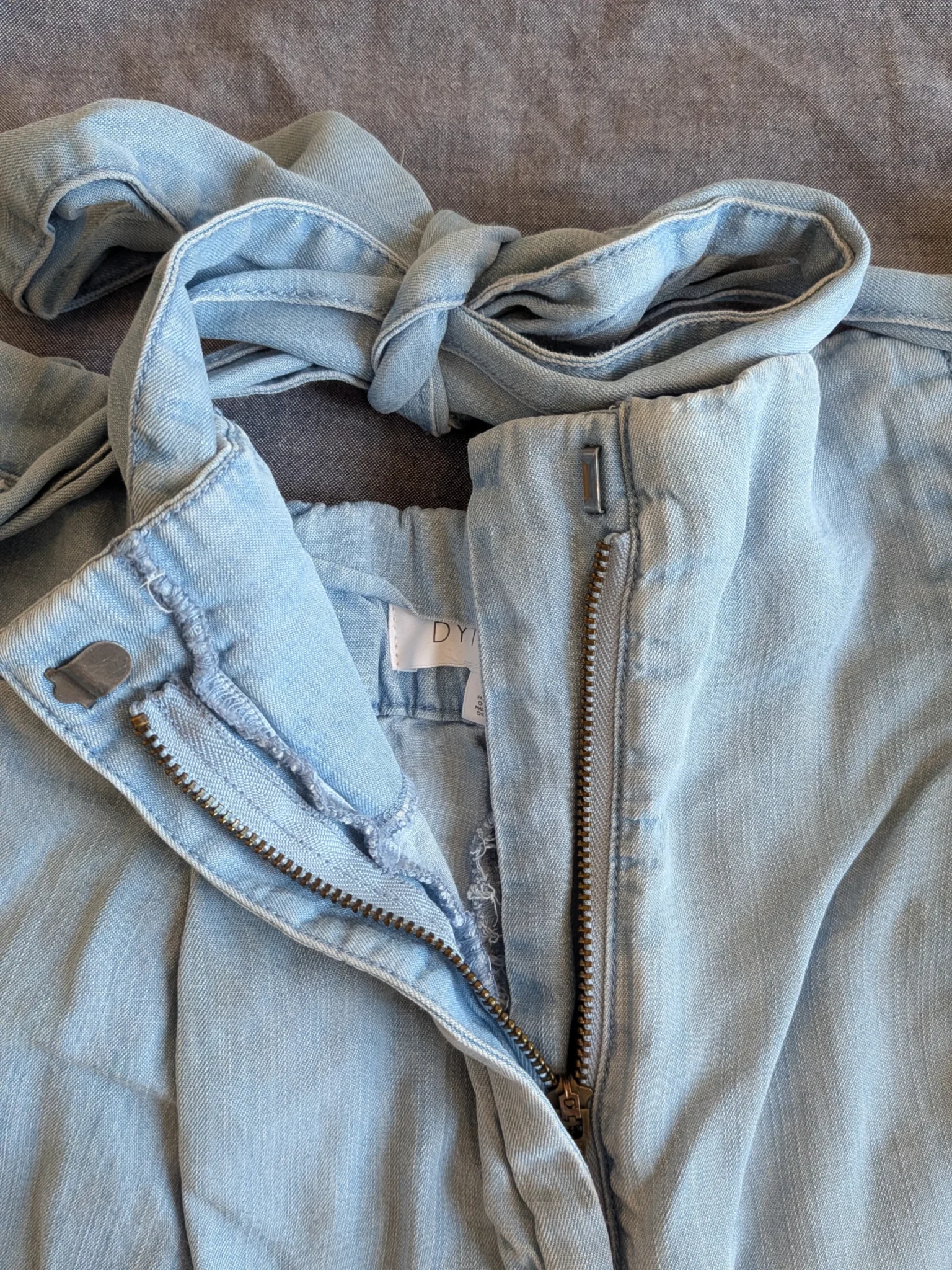 Image for High-waisted shorts.