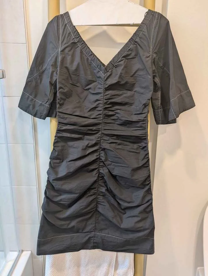 Petite robe noire Ganni Ganni seconde main