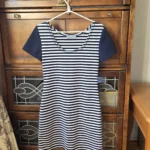 Featured thumbnail for Robe rayée bleu marine et blanc